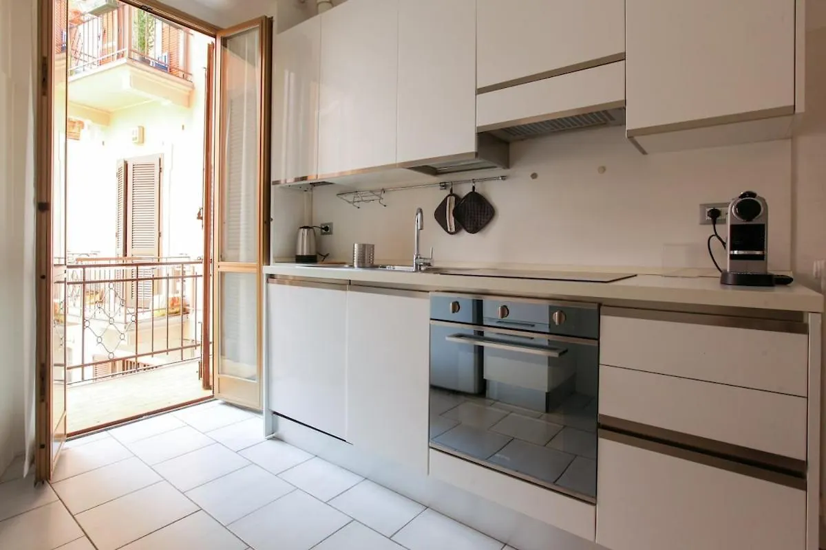 Elegante E Ampio Appartamento In Zona Moscova Milánó 0*,  Olaszország