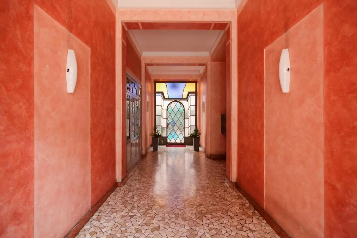 Elegante E Ampio Appartamento In Zona Moscova Milánó 0*,
