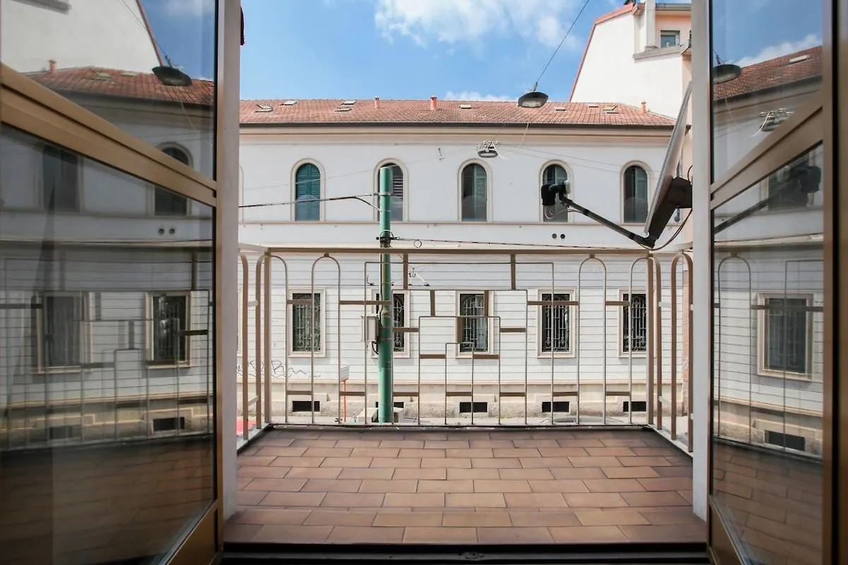 Apartment Elegante E Ampio Appartamento In Zona Moscova Milan Italy