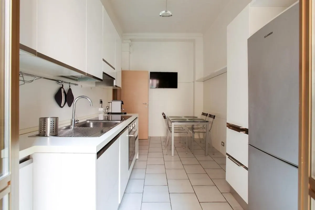 Elegante E Ampio Appartamento In Zona Moscova Milan 0*,