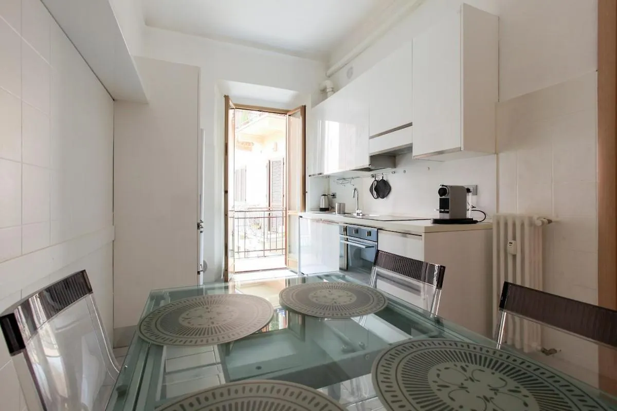 Elegante E Ampio Appartamento In Zona Moscova Milan