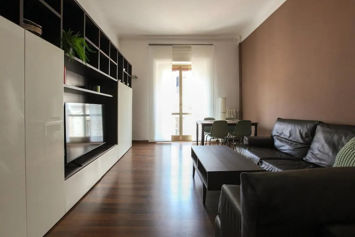 Elegante E Ampio Appartamento In Zona Moscova Milan